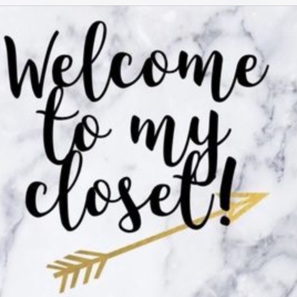 Welcome to my closet guys! ☺️❤️